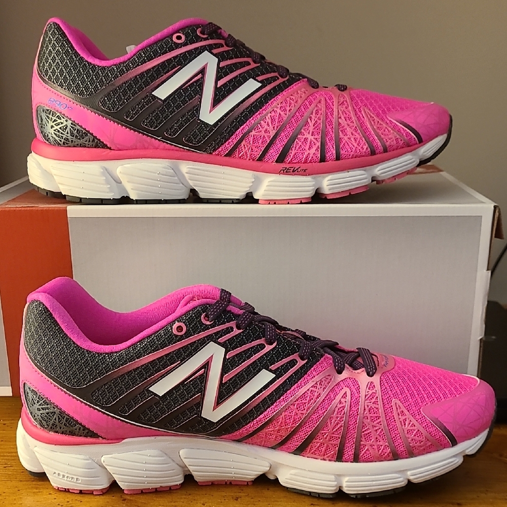 New Balance Women's Athletic Shoes in Pink and Black Size 11 2E
